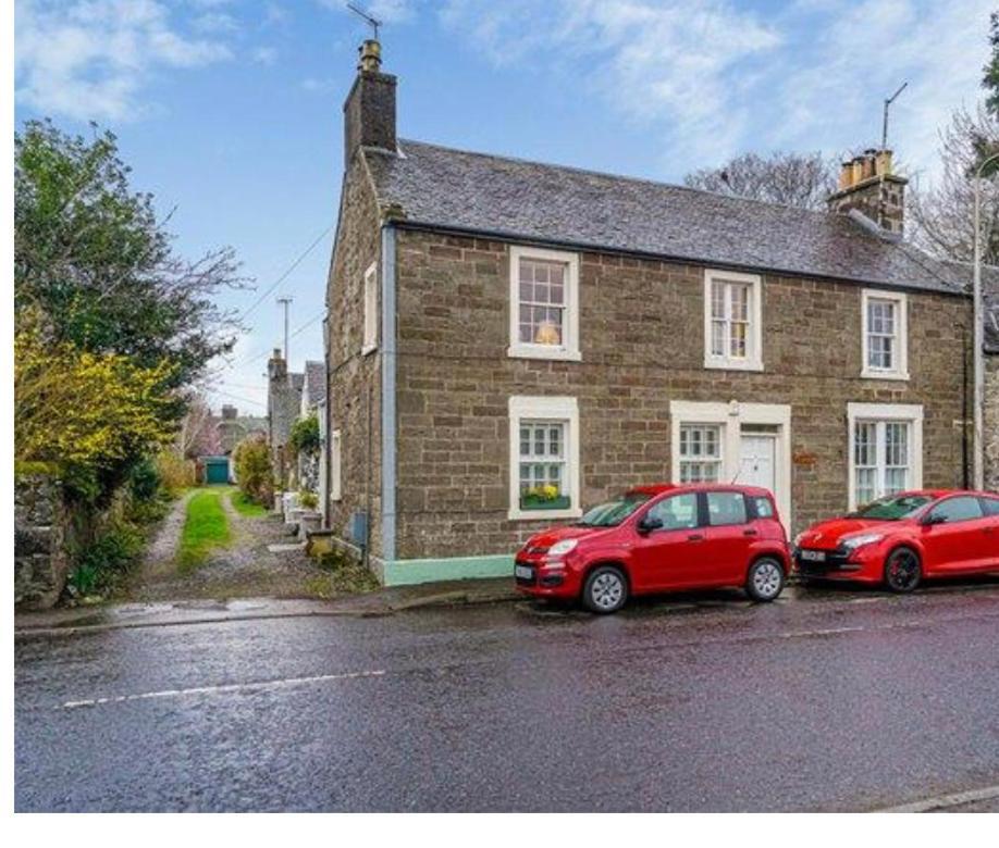Pretty Ground Cottage In Comrie Bagian luar foto